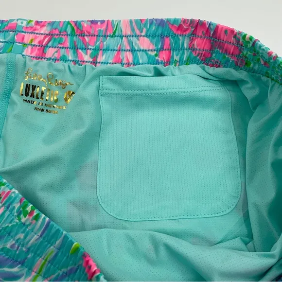 Lilly Pulitzer LIKE NEW Luxletic Ocean Trail 4” Woven Short Rare Colorway Pink M
