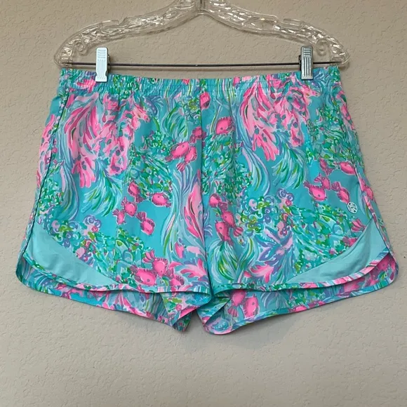 Lilly Pulitzer LIKE NEW Luxletic Ocean Trail 4” Woven Short Rare Colorway Pink M