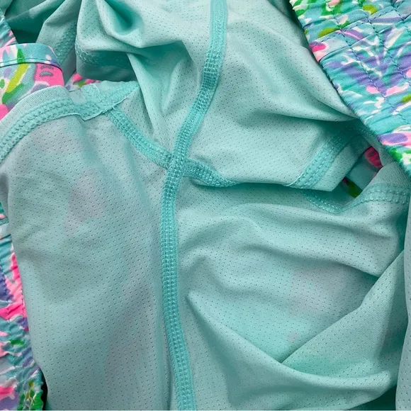 Lilly Pulitzer LIKE NEW Luxletic Ocean Trail 4” Woven Short Rare Colorway Pink M