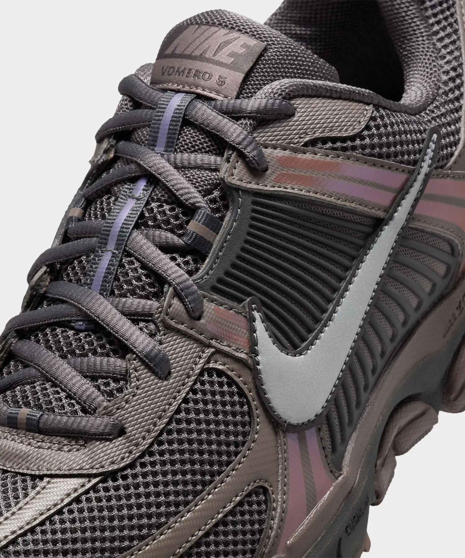 Nike Zoom Vomero 5 in Cave Stone   Metallic Silver