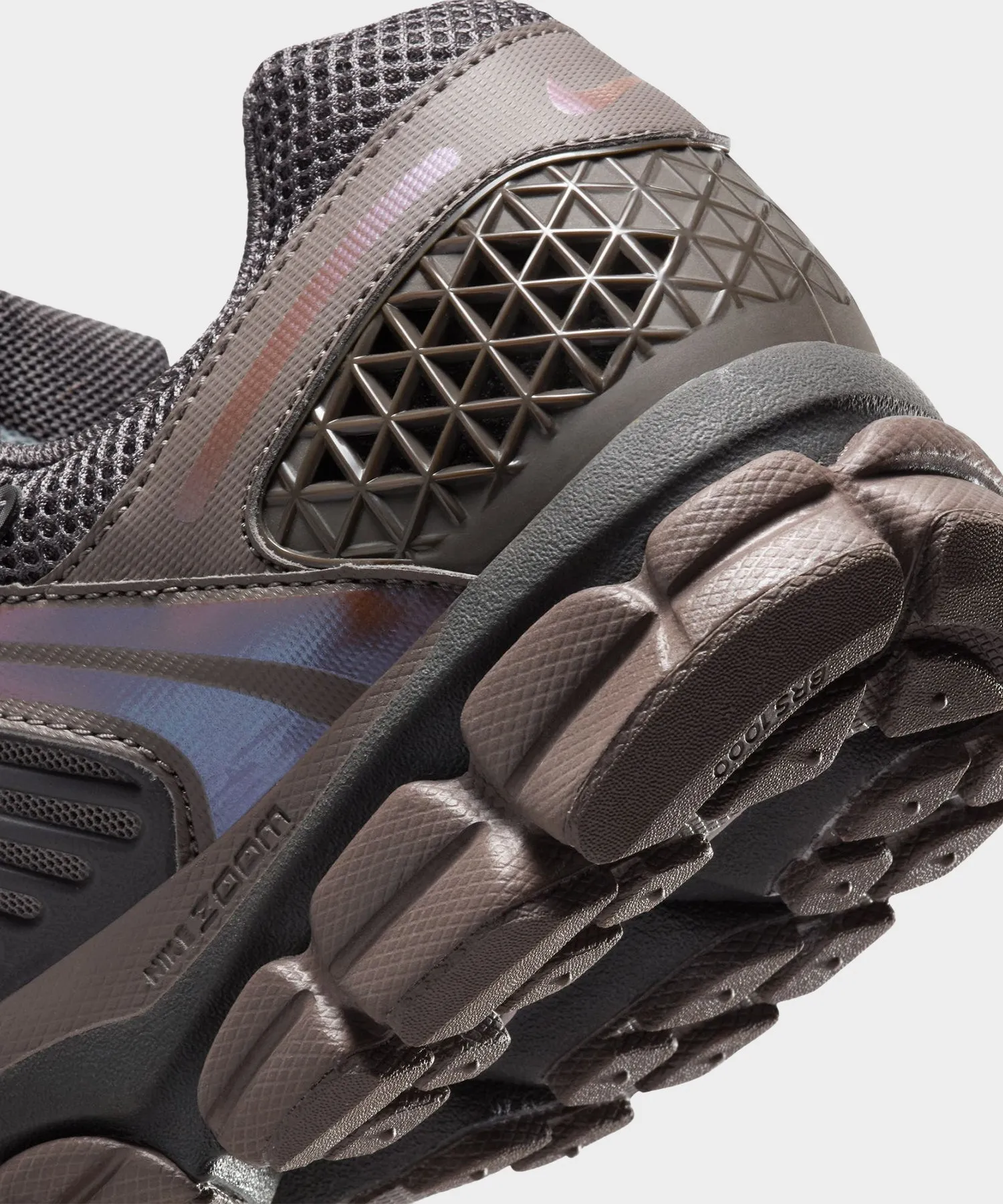 Nike Zoom Vomero 5 in Cave Stone   Metallic Silver