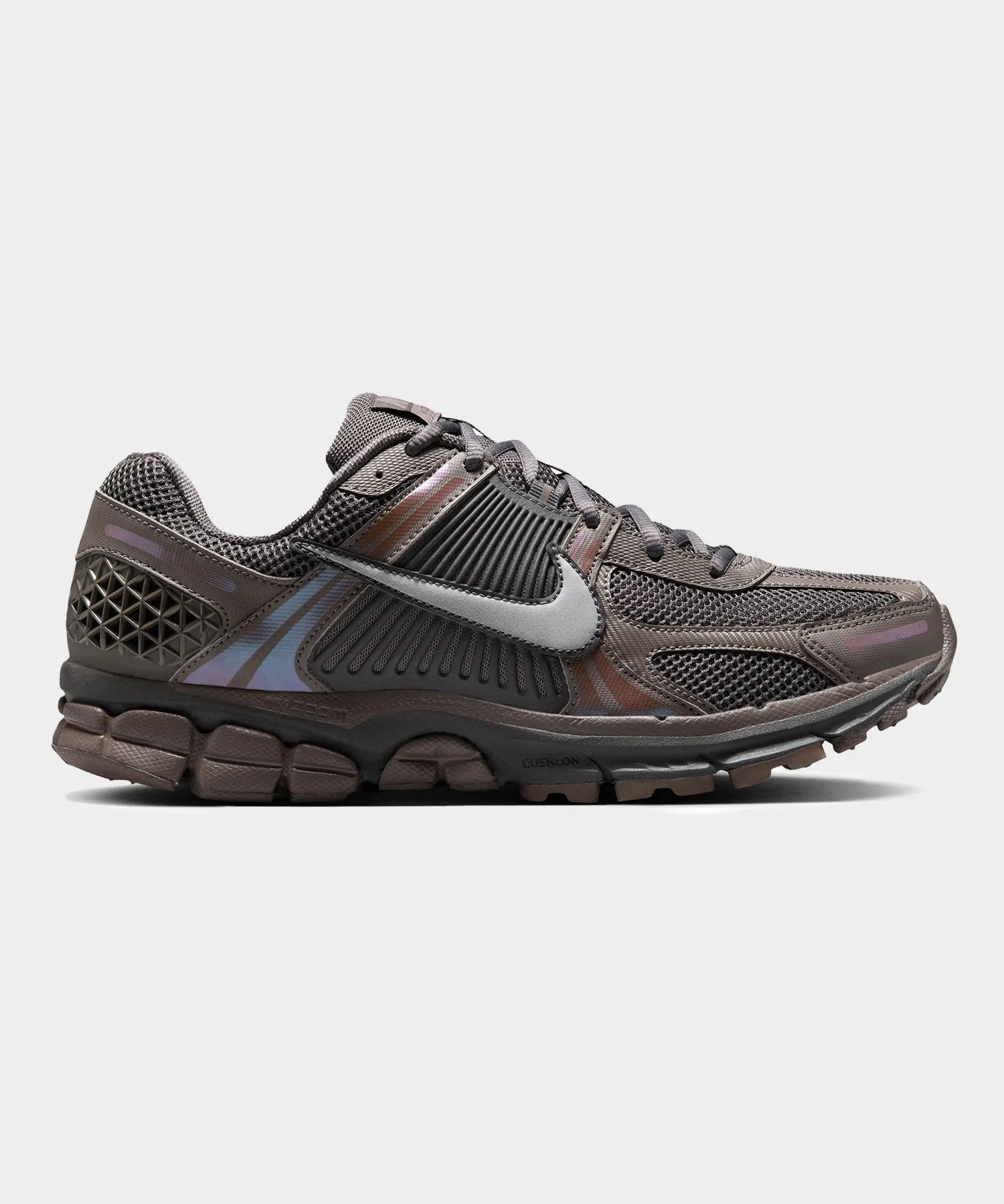 Nike Zoom Vomero 5 in Cave Stone   Metallic Silver