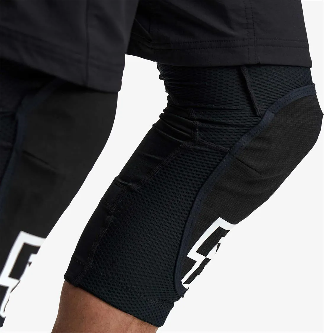 Race Face - Covert Knee 2023
