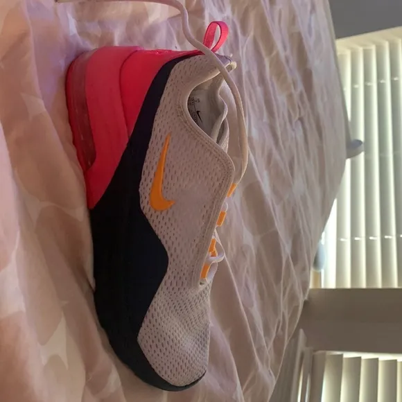 Selling this cause it got to small