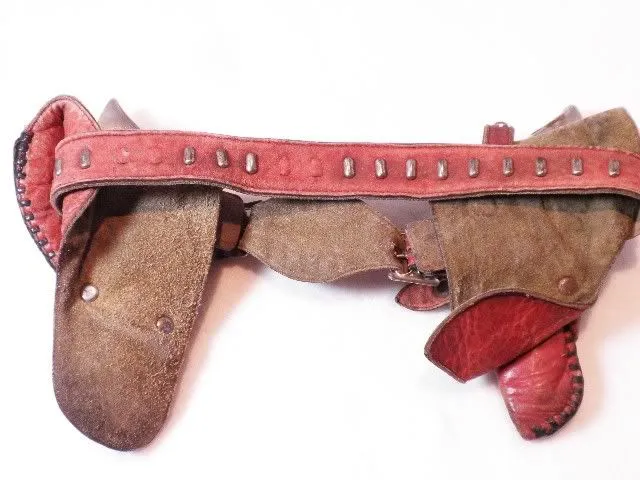 Vintage Hubley Cowboy Toy Cap Gun Holster Set